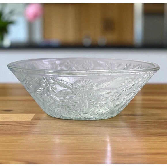 Vintage 1940s Floral Indiana Pressed Glass Ornate Daisy Serving Bowl 7.5” - Picture 1 of 8